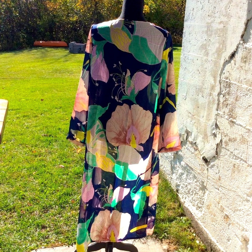 🎉✨️HOST PICK! 70s Inspired Chiffon Kimono sz S - Picture 2 of 4